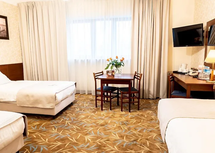 Centrum Barnabitow מלון דירות