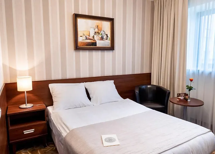 Centrum Barnabitow מלון דירות 3*