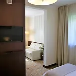 Centrum Barnabitow מלון דירות 3*