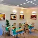 Centrum Barnabitow מלון דירות ורשה