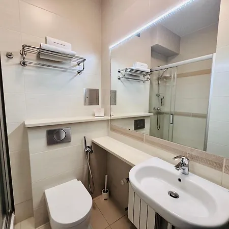 Centrum Barnabitow Apart Otel Varşova