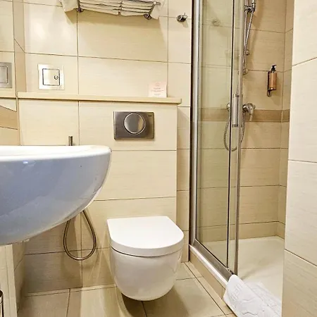 Apart Otel Centrum Barnabitow Varşova