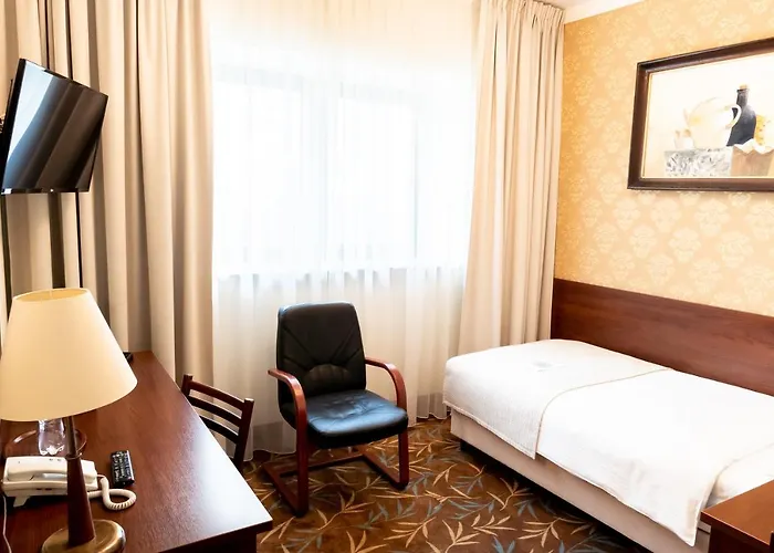 سنتروم بارنابيتوف 3* وارسو